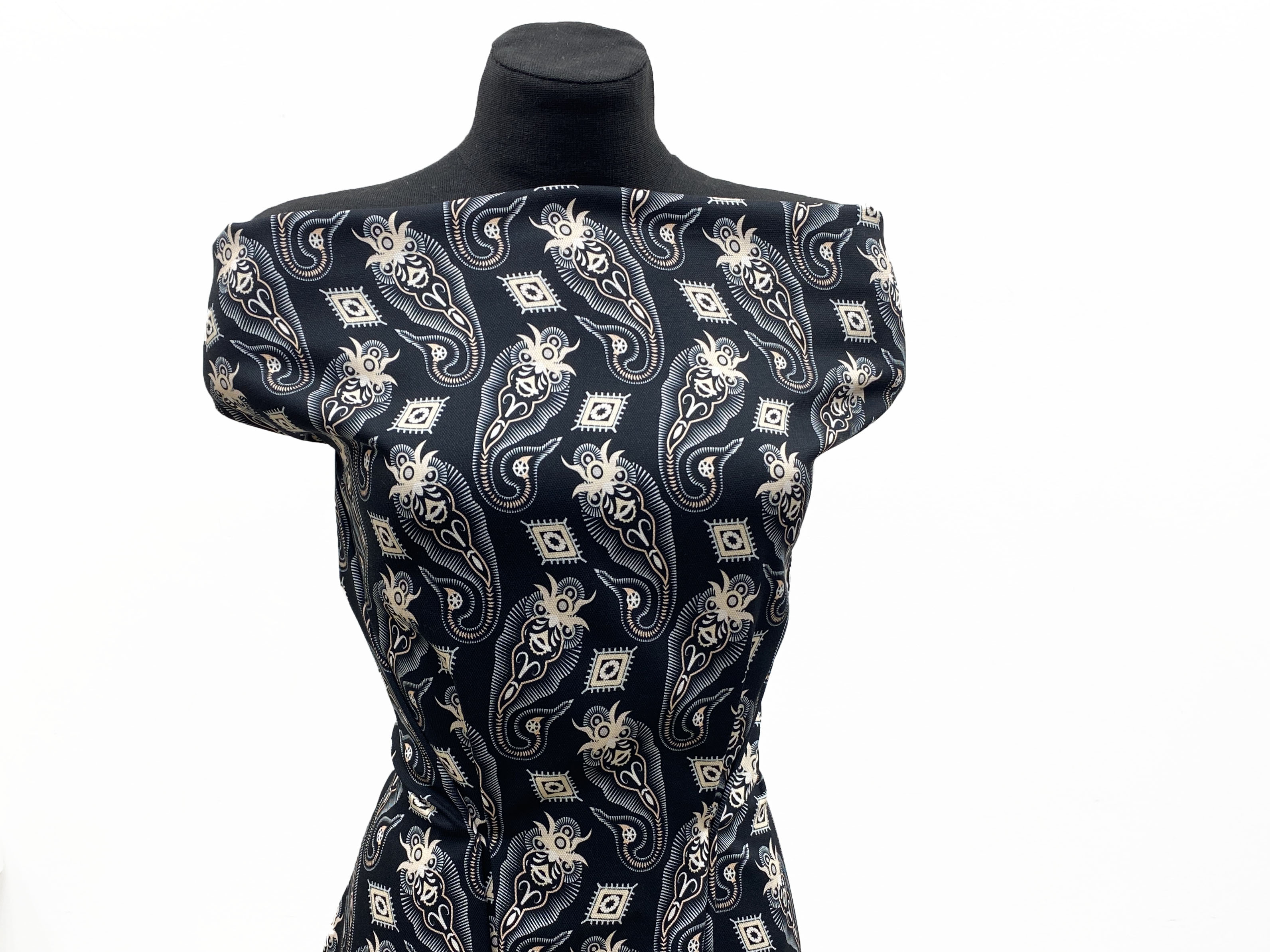 Ткань Вискоза  графитового цвета с принтом  белый восточный орнамент 17541 5